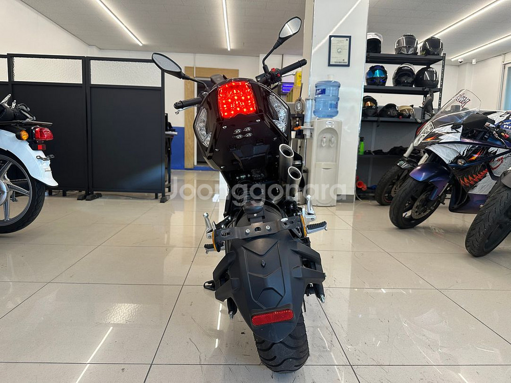 베넬리 TNT 125cc 23년식 2천km 판매합니다.--3