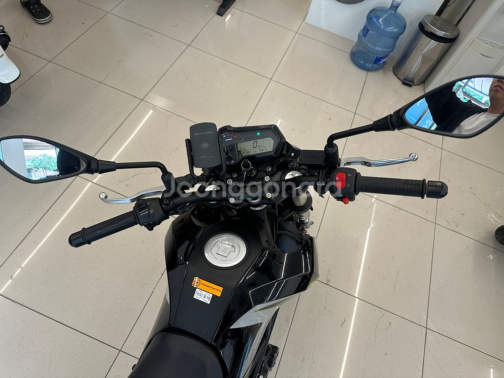 베넬리 TNT 125cc 23년식 2천km 판매합니다.--7