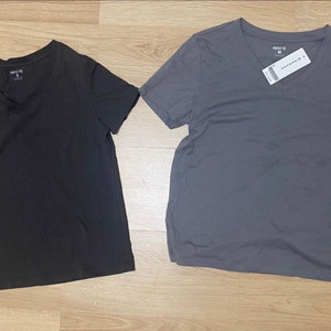 지오다노 브이넥 반팔 티셔츠 2개