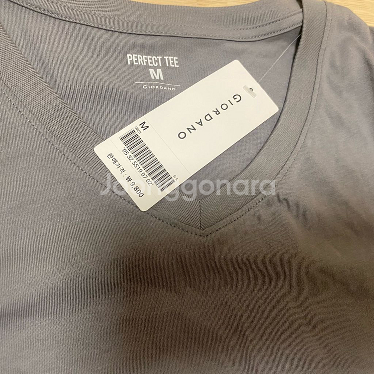 지오다노 브이넥 반팔 티셔츠 2개--1