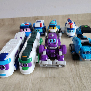 고고다이노 사운드버전 변신로봇 일괄로 팝니다.