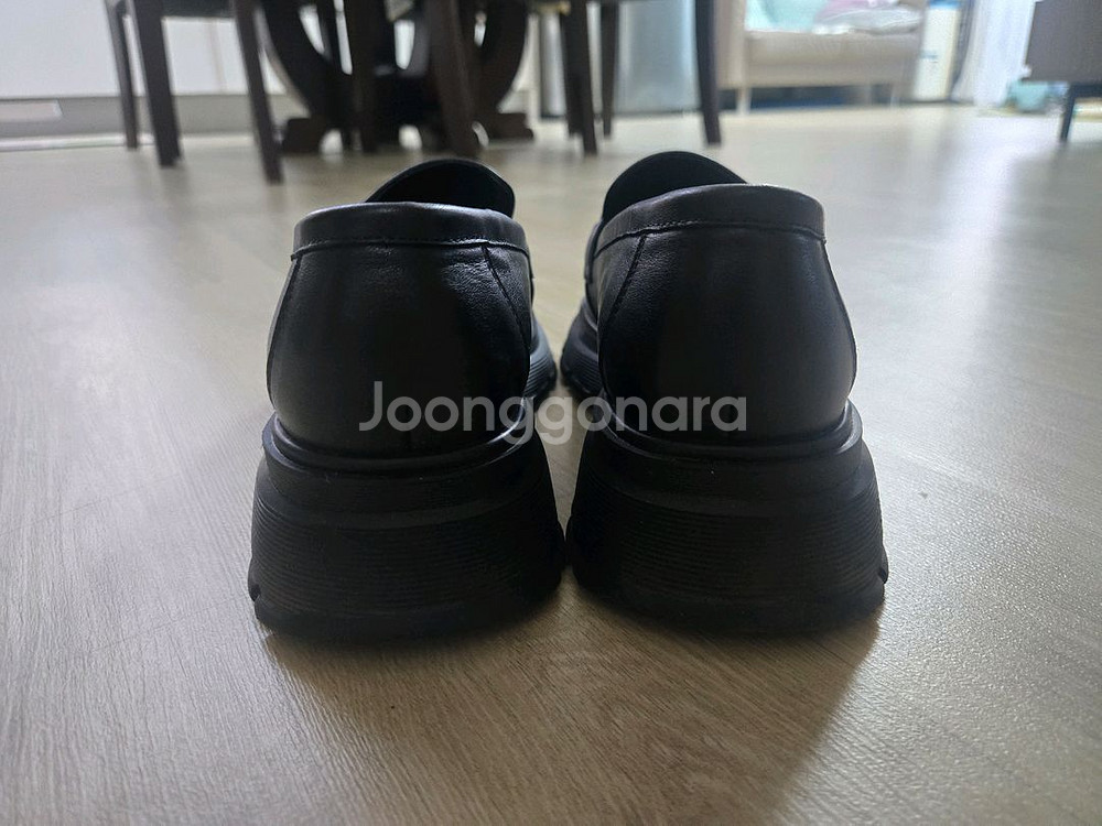 여성 탠디 블랙 가죽 로퍼 판매합니다--6
