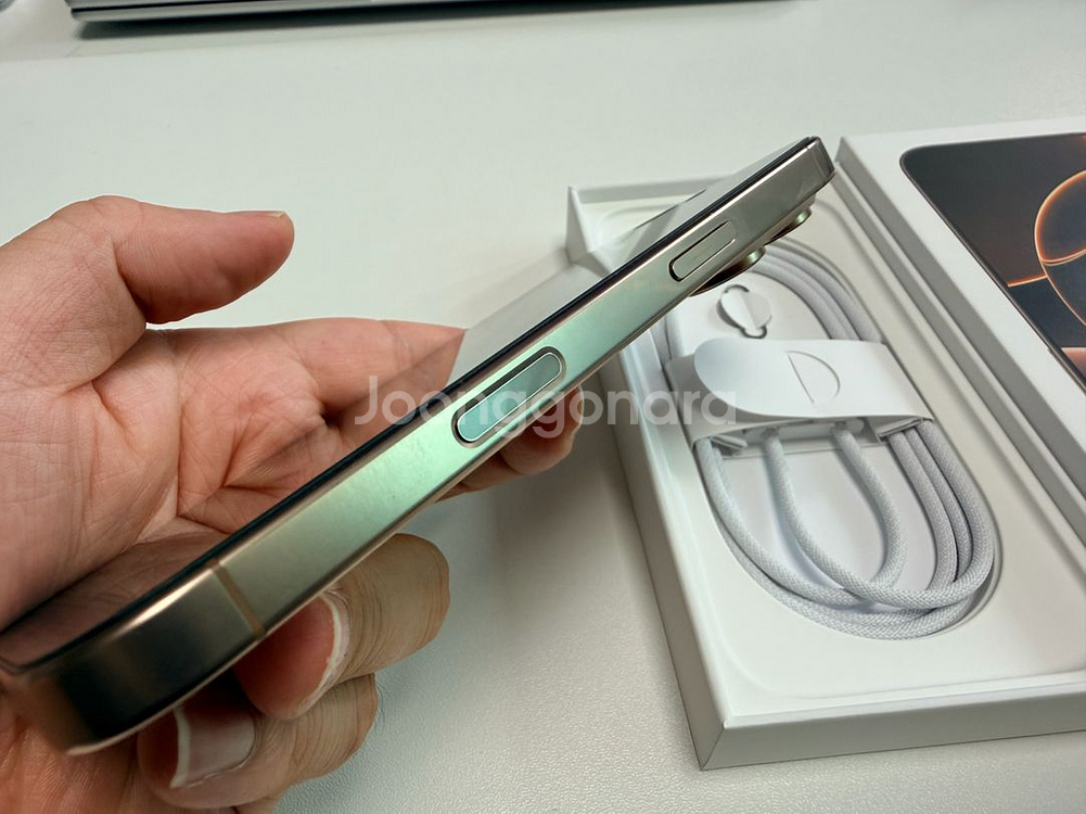 iPhone 16 Pro 데저트 골드 512gb 판매합--1