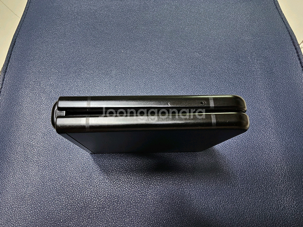 갤럭시 Z Flip3 256G 팬텀 블랙--4