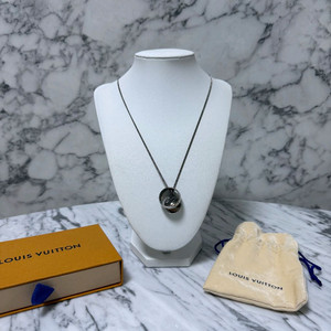 루이비통 모노그램 참스 목걸이