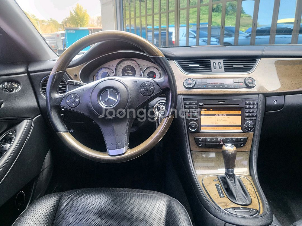 10년식 벤츠CLS 350 휘발유 4인승 오토 차량--6