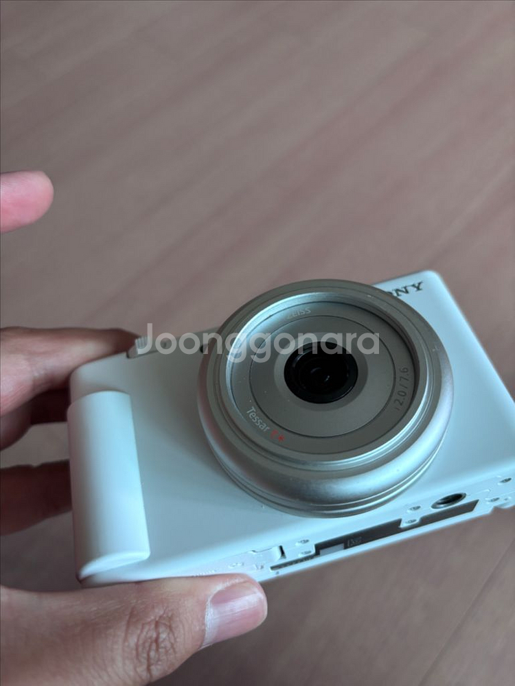 소니카메라 zv-1f 화이트 팝니다--1