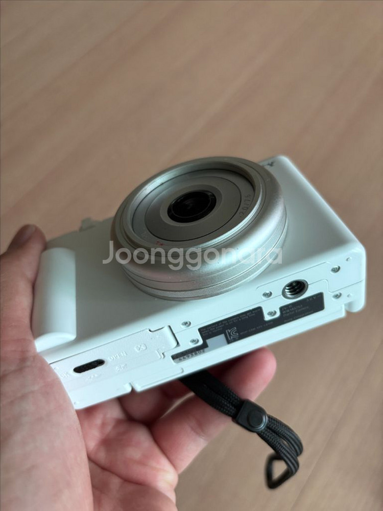 소니카메라 zv-1f 화이트 팝니다--2