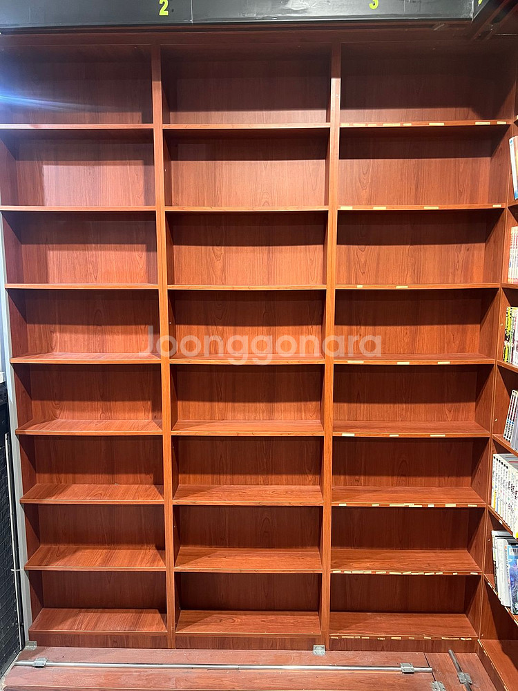 만화책 책장 27개 30만원에 판매합니다.--0