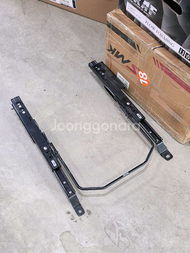 레카로 E90 , F30 레일--0