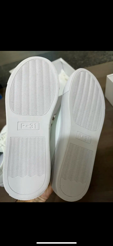 p31 화이트 스니커즈화 235 이미지