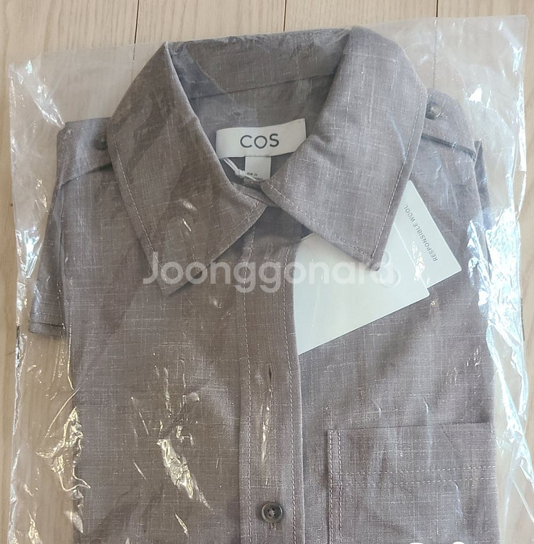 COS 에폴렛 디테일 울 셔츠--2