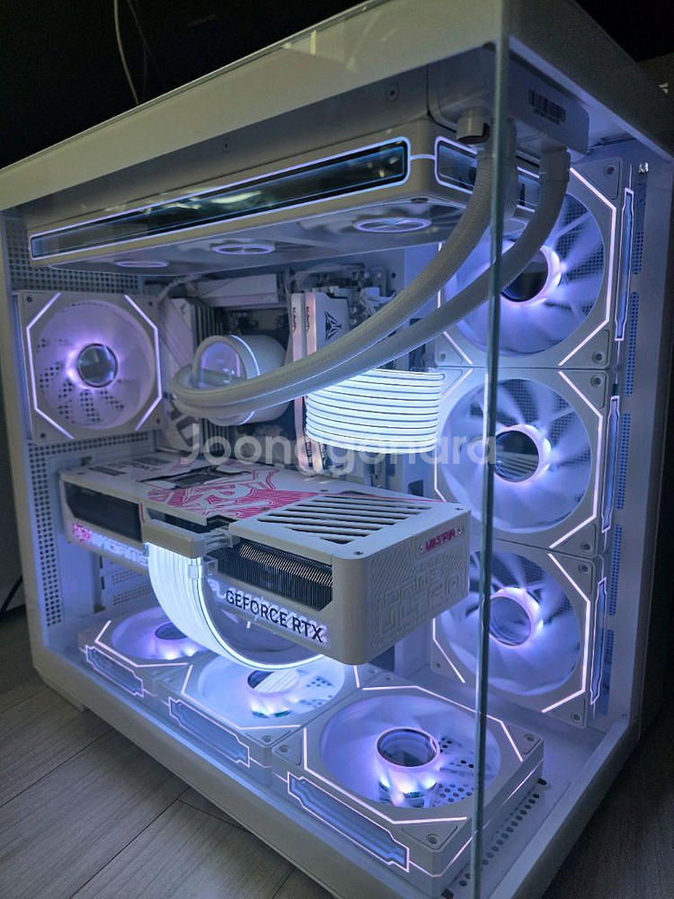 라이젠7 9800X3D RTX5080 화이트PC 급매--0