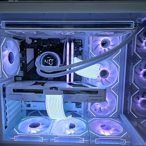 라이젠7 9800X3D RTX5070 본체 팝니다