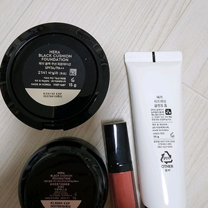 헤라 블랙쿠션+미니쿠션+클렌징폼+립글로스 새제품