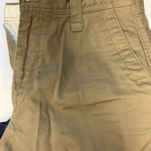 유니클로U와이드핏치노팬츠 베이지색 팝니다