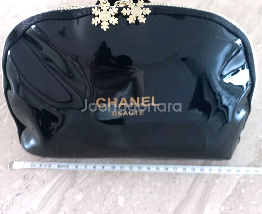 샤넬 CHANEL 반달 파우치 2개 (새제품)--2