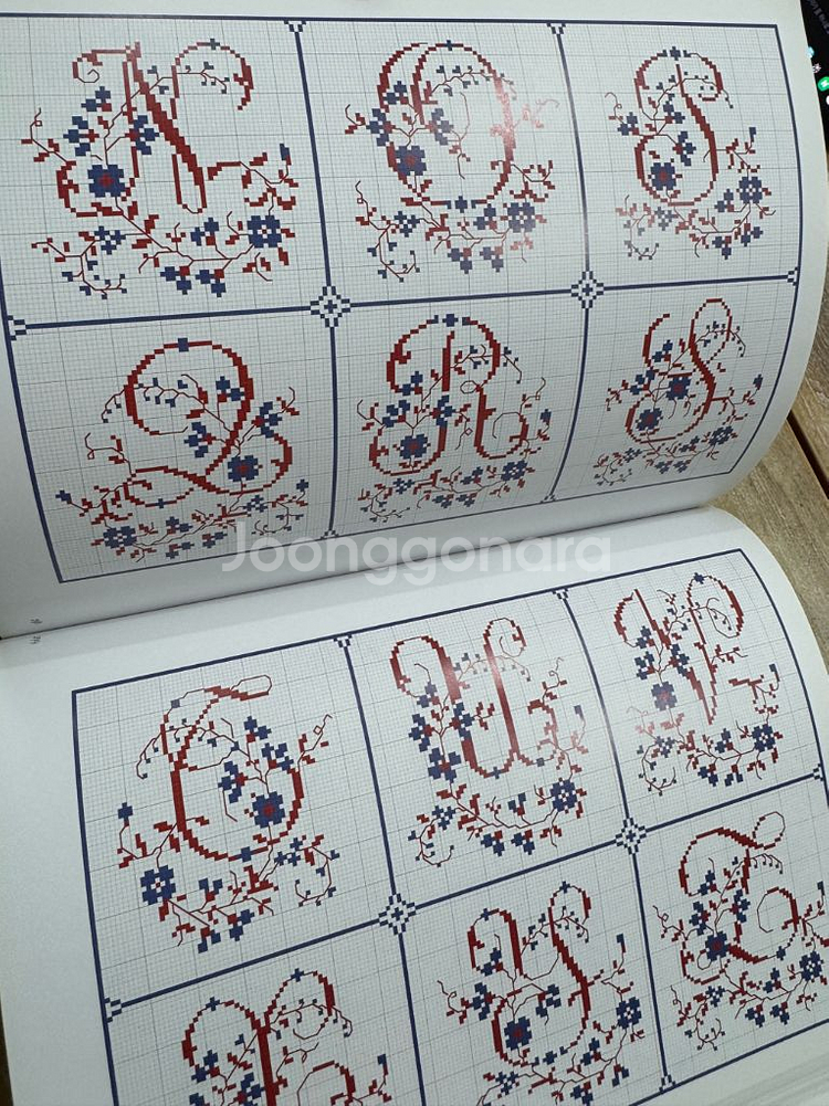 OUVRAGES de DAMES 자수도안책. 십자수책--1