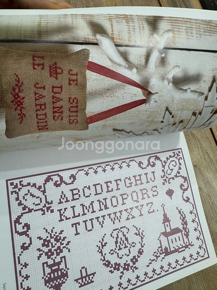 OUVRAGES de DAMES 자수도안책. 십자수책--8