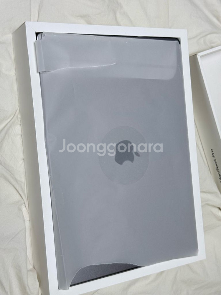 맥북프로 M1 max (램 16GB, SSD 1TB)--2