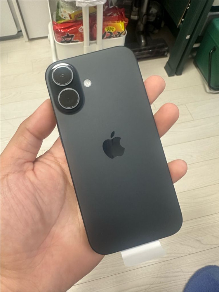 아이폰16 128G 블랙(새제품)--1