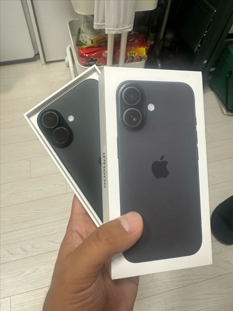 아이폰16 128G 블랙(새제품)--2