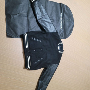 아웃스탠딩 카우하이드 바시티