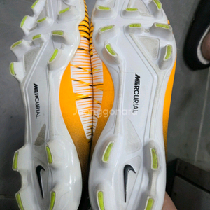 280,285축구화 ag나mg구해요