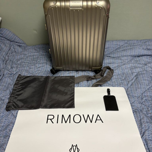 RIMOWA 신형 리모와 오리지널 케빈 티타늄 골드 신