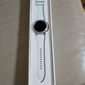 갤럭시 워치4 클래식 새제품 판매합니다(kt)