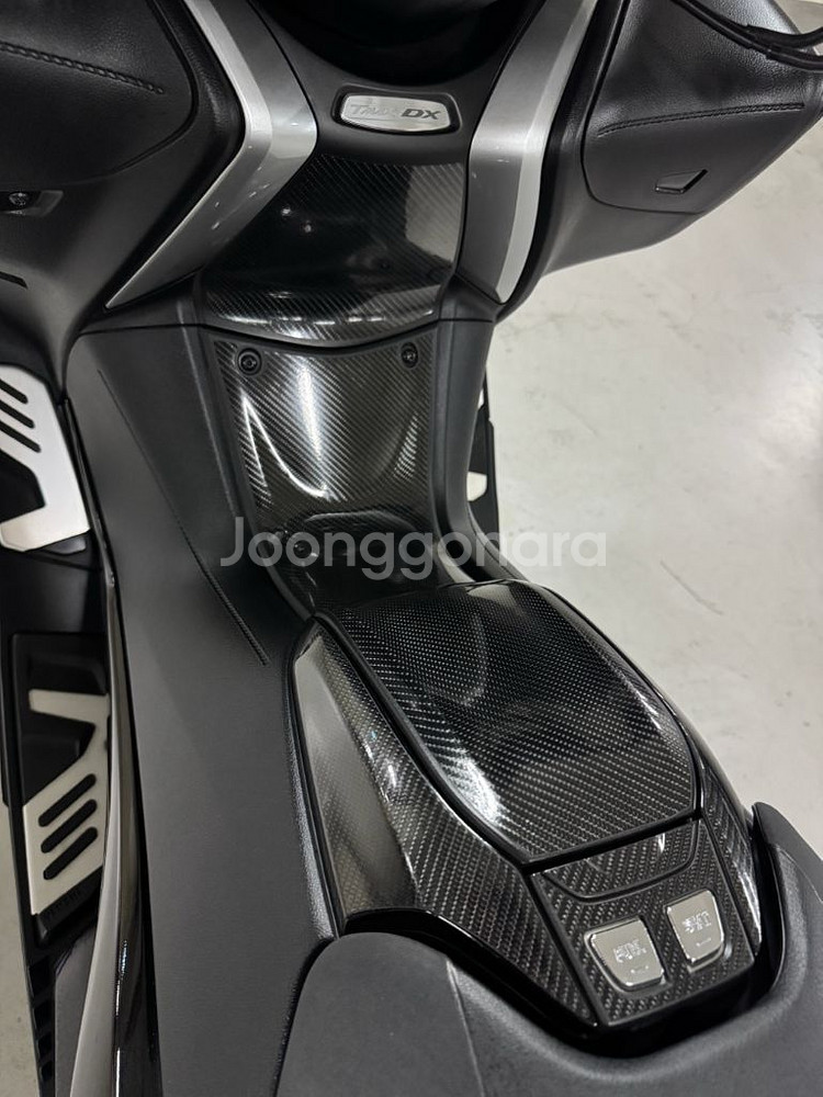 민트급 17년식 티맥스dx 11500키로 팝니다--6
