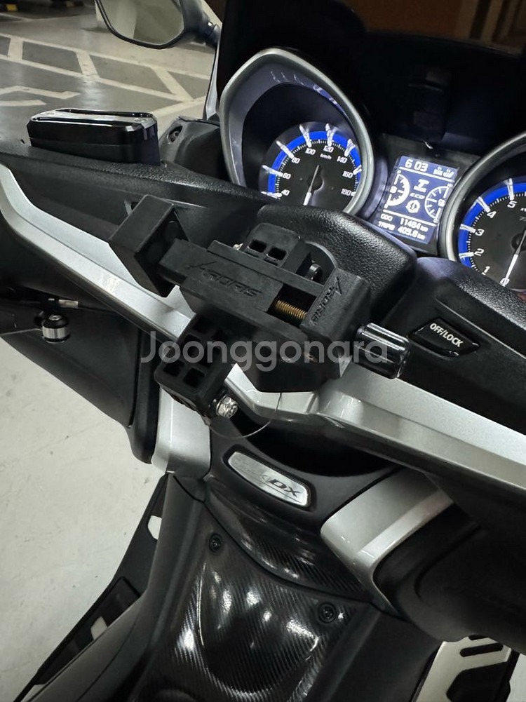 민트급 17년식 티맥스dx 11500키로 팝니다--7