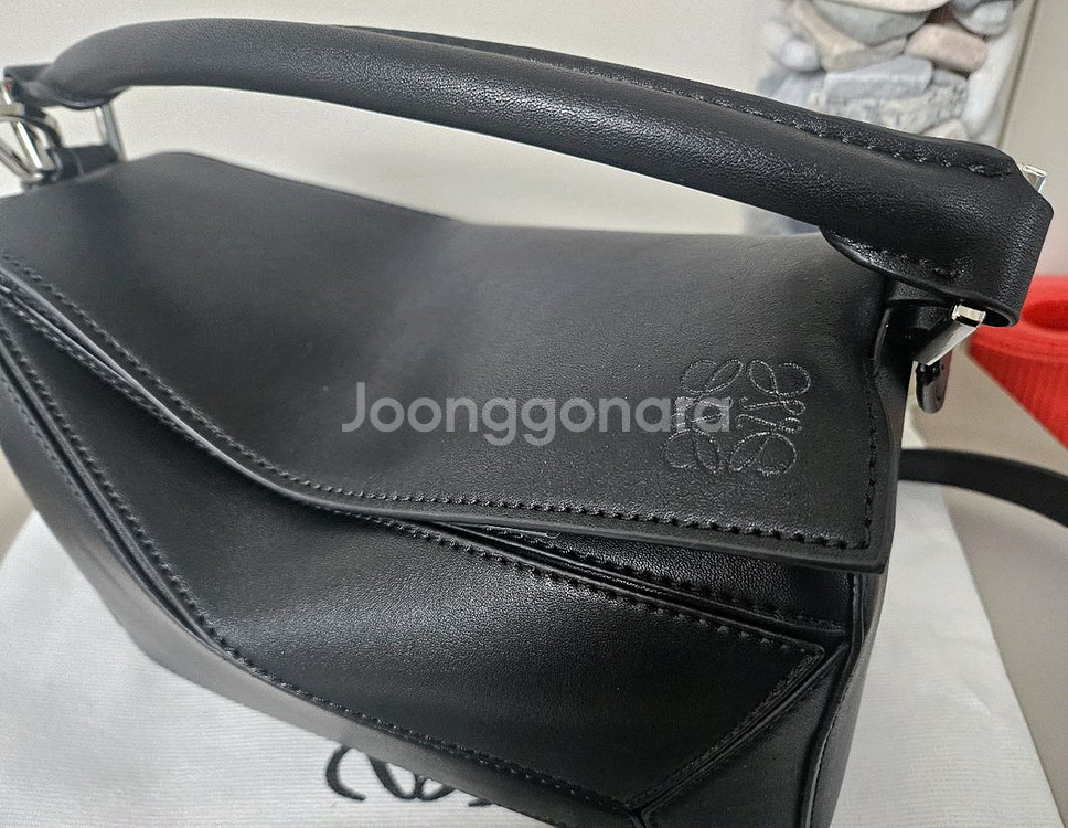로에베 퍼즐백 스몰 블랙--1