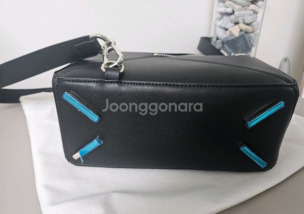 로에베 퍼즐백 스몰 블랙--3