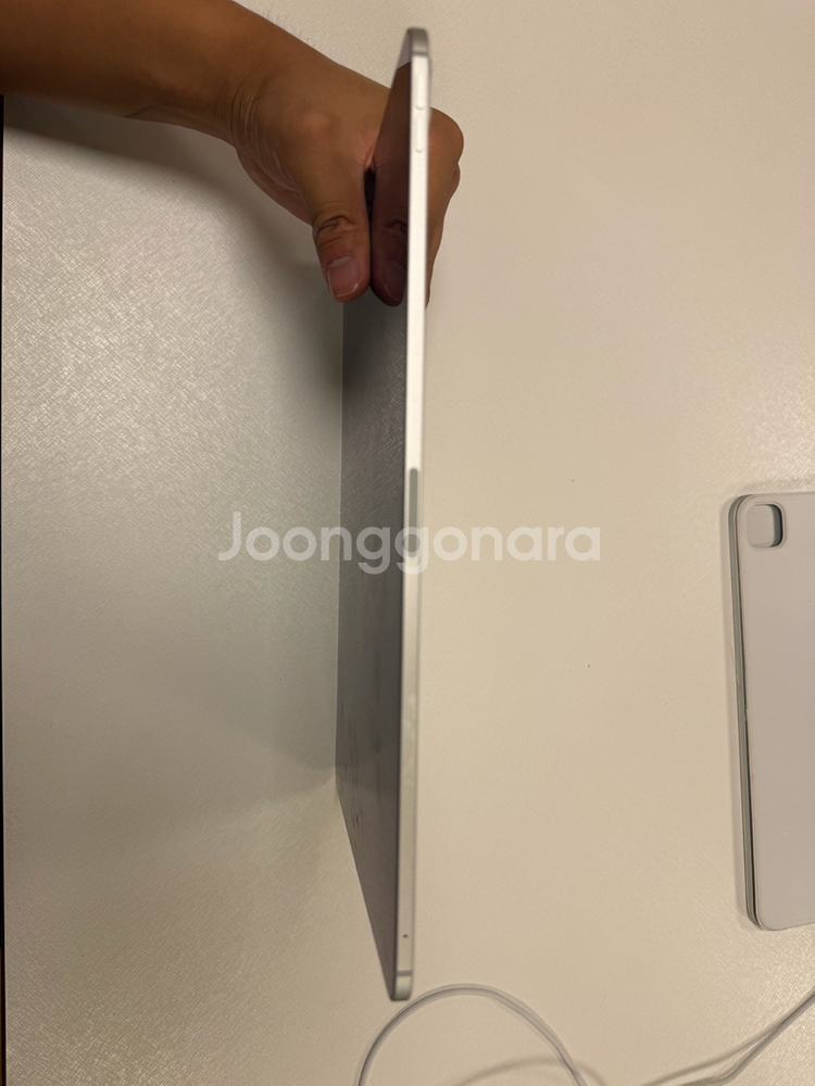 아이패드프로13인치m4 256셀룰러 애플케어 판매합니다--2