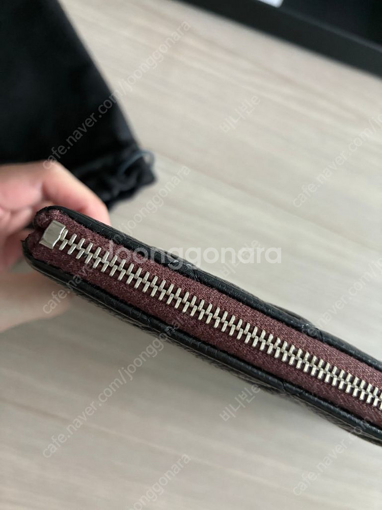 샤넬 클래식 클러치 캐비어 은장 블랙 미듐 백화점 구입--2