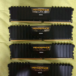 CORSAIR DDR4-3600 CL18