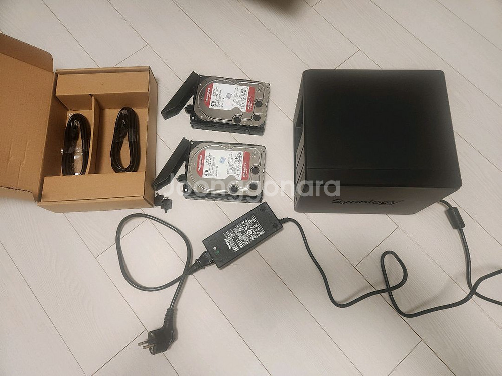 시놀로지 DS920+ NAS + WD 4TB 2개--1