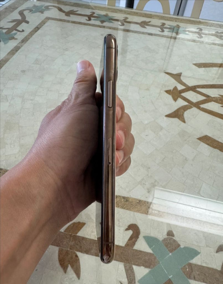 아이폰 11 Pro 256g 골드색상 판매합니다. 이미지