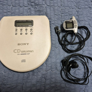 SONY D-E700 IVORY 색상 판매합니다.