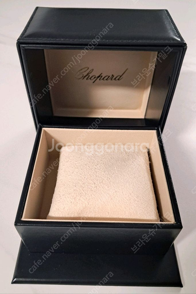 쇼파드 시계케이스 팔찌 겸용 박스팝니다--1