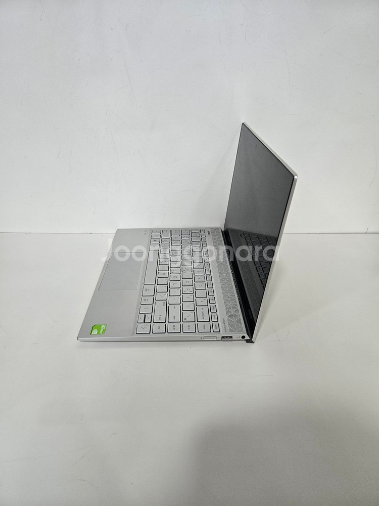 62번 HP 13인치 터치스크린 UHD 중고노트북--4