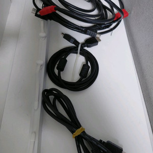 HDMI 케이블 5개, DP 케이블 1개