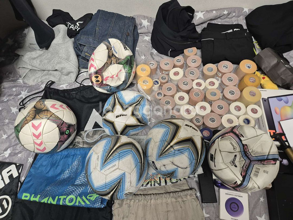 각종 축구공 스포츠 용품--0