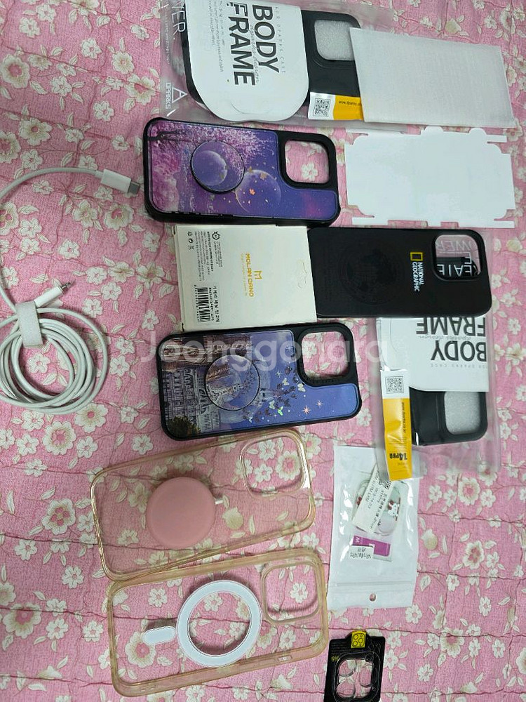 아이폰14pro 케이스 등 다해서 착불만오천원팝니다--0
