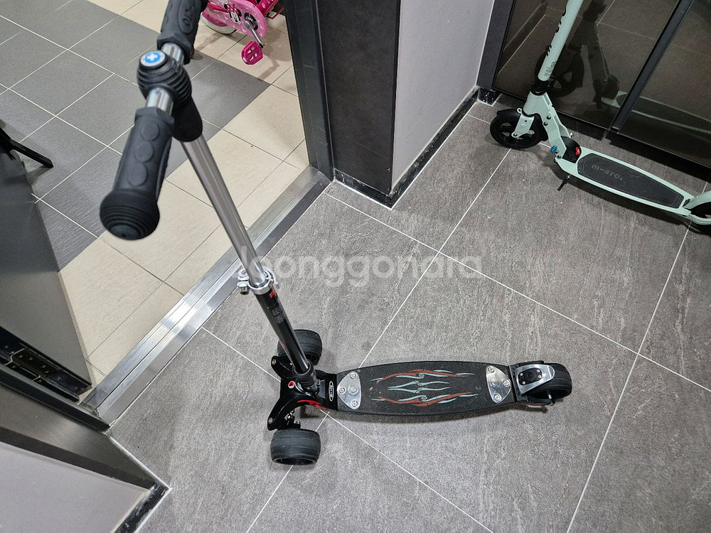 마이크로킥보드 몬스터 스쿠터--1