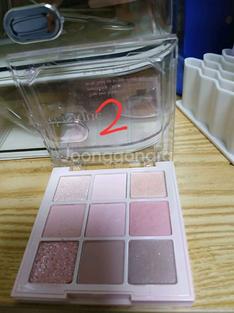상태 좋은 아이섀도우 7000원씩 팝니다--1