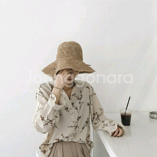 새상품) 헨리넥 플라워 블라우스 크림치즈마켓 아뜨랑스--5