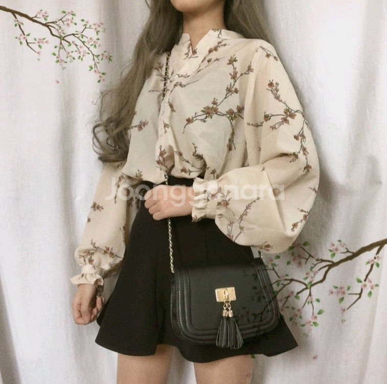 새상품) 헨리넥 플라워 블라우스 크림치즈마켓 아뜨랑스--6