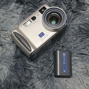 소니 디카 DSC-S70 본체+배터리